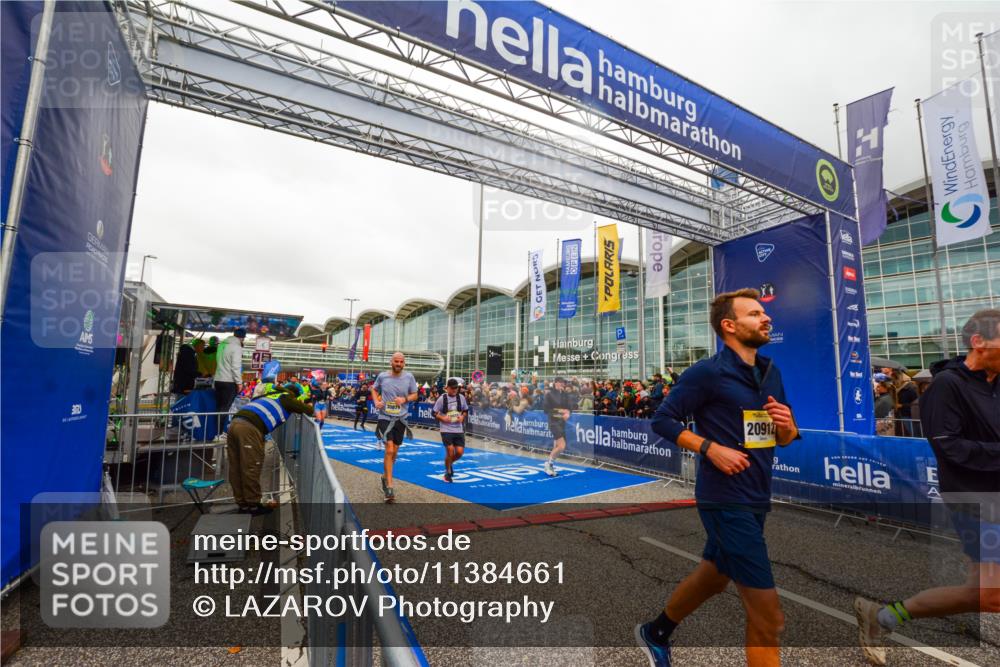 25.10.2026 - hella hamburg halbmarathon LAZAROV Photography http://msf.ph/oto/11384661 25.10.2026 12:27:11 Ziel 15904, 6133, 20912, 15607, 35501, 24756, 30879, 16658 meine-sportfotos.de