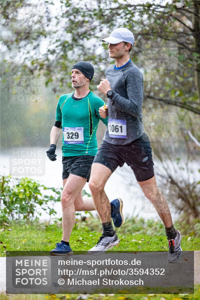 07.11.2021 - Bramfelder Winterlaufserie 2021/2022 Lauf 1 Michael Strokosch http://msf.ph/oto/3594352 07.11.2021 11:26:53 Laufen 1061, 2679, 2678, 329 meine-sportfotos.de