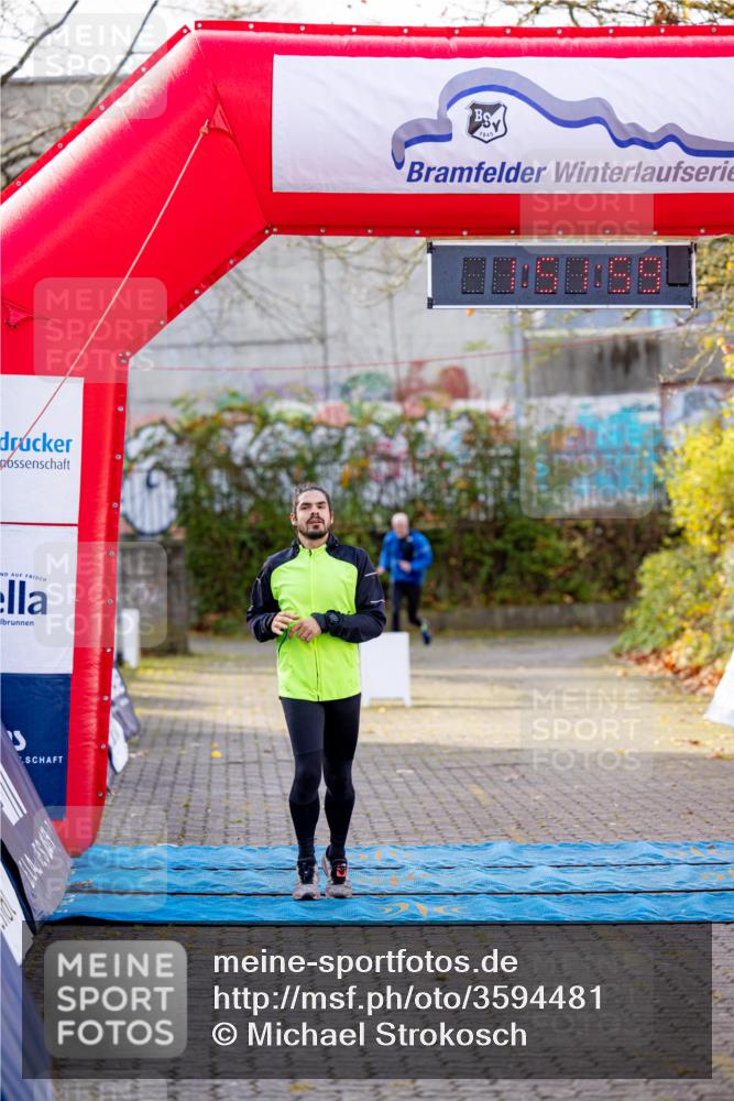 07.11.2021 - Bramfelder Winterlaufserie 2021/2022 Lauf 1 Michael Strokosch http://msf.ph/oto/3594481 07.11.2021 12:22:52 Laufen 1945 meine-sportfotos.de