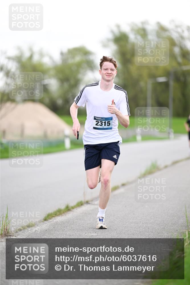 07.04.2024 - 43. Internationalen Wilhelmsburger Insellauf Dr. Thomas Lammeyer http://msf.ph/oto/6037616 07.04.2024 10:22:39 Laufen 2315 meine-sportfotos.de
