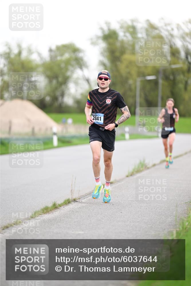 07.04.2024 - 43. Internationalen Wilhelmsburger Insellauf Dr. Thomas Lammeyer http://msf.ph/oto/6037644 07.04.2024 10:22:51 Laufen 2841 meine-sportfotos.de