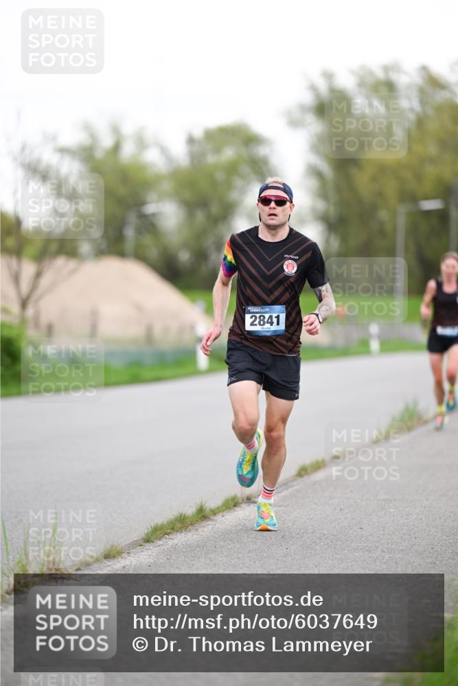 07.04.2024 - 43. Internationalen Wilhelmsburger Insellauf Dr. Thomas Lammeyer http://msf.ph/oto/6037649 07.04.2024 10:22:51 Laufen 2841 meine-sportfotos.de
