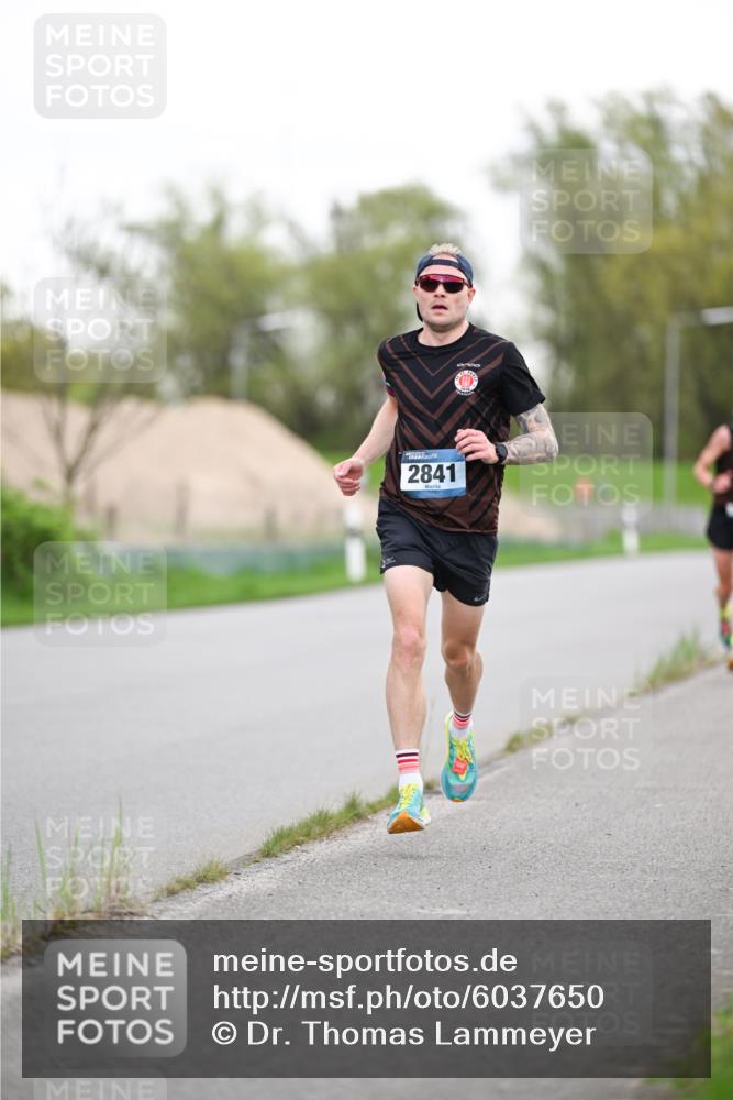07.04.2024 - 43. Internationalen Wilhelmsburger Insellauf Dr. Thomas Lammeyer http://msf.ph/oto/6037650 07.04.2024 10:22:52 Laufen 2841 meine-sportfotos.de