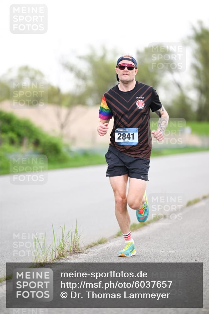 07.04.2024 - 43. Internationalen Wilhelmsburger Insellauf Dr. Thomas Lammeyer http://msf.ph/oto/6037657 07.04.2024 10:22:52 Laufen 2841 meine-sportfotos.de