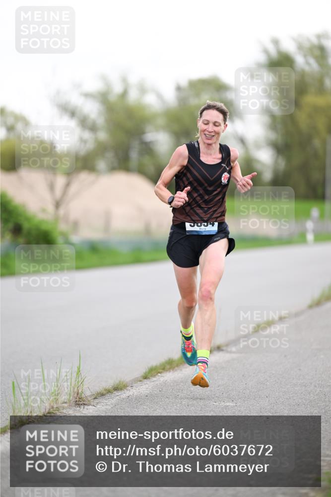 07.04.2024 - 43. Internationalen Wilhelmsburger Insellauf Dr. Thomas Lammeyer http://msf.ph/oto/6037672 07.04.2024 10:22:56 Laufen 0034 meine-sportfotos.de