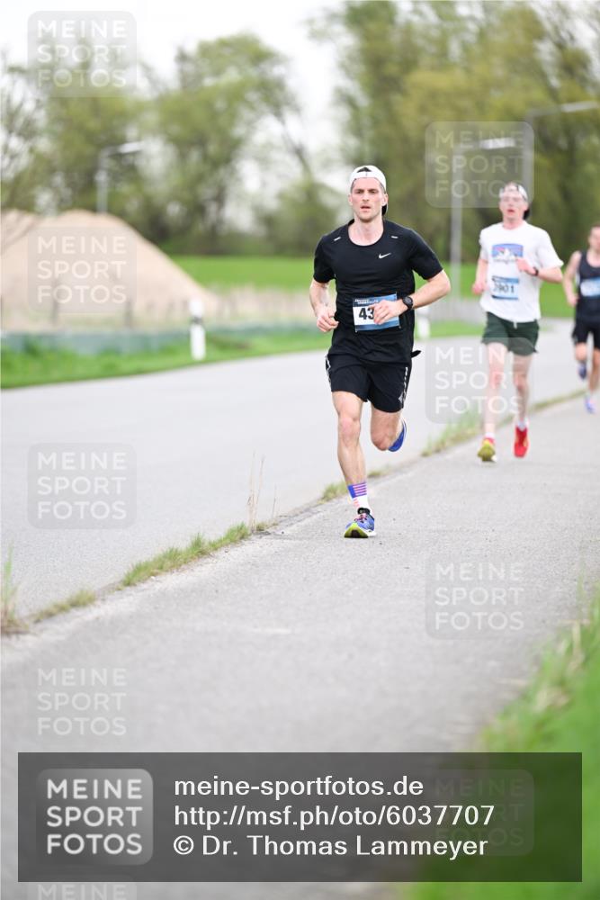 07.04.2024 - 43. Internationalen Wilhelmsburger Insellauf Dr. Thomas Lammeyer http://msf.ph/oto/6037707 07.04.2024 10:23:17 Laufen 43 meine-sportfotos.de