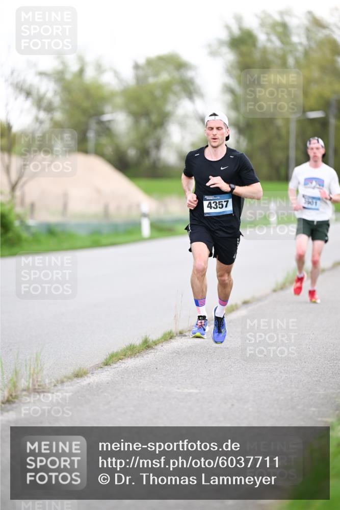 07.04.2024 - 43. Internationalen Wilhelmsburger Insellauf Dr. Thomas Lammeyer http://msf.ph/oto/6037711 07.04.2024 10:23:17 Laufen 4357, 901 meine-sportfotos.de