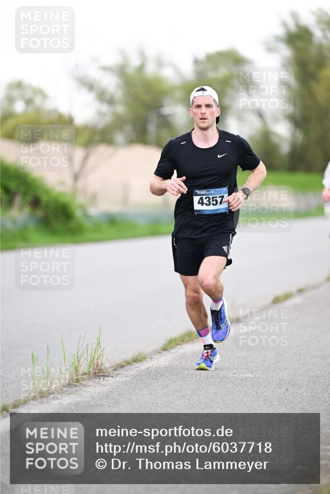 07.04.2024 - 43. Internationalen Wilhelmsburger Insellauf Dr. Thomas Lammeyer http://msf.ph/oto/6037718 07.04.2024 10:23:18 Laufen 4357 meine-sportfotos.de