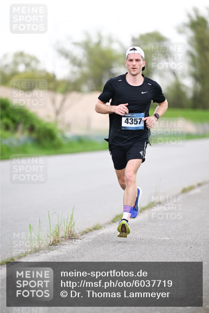 07.04.2024 - 43. Internationalen Wilhelmsburger Insellauf Dr. Thomas Lammeyer http://msf.ph/oto/6037719 07.04.2024 10:23:19 Laufen 4357 meine-sportfotos.de