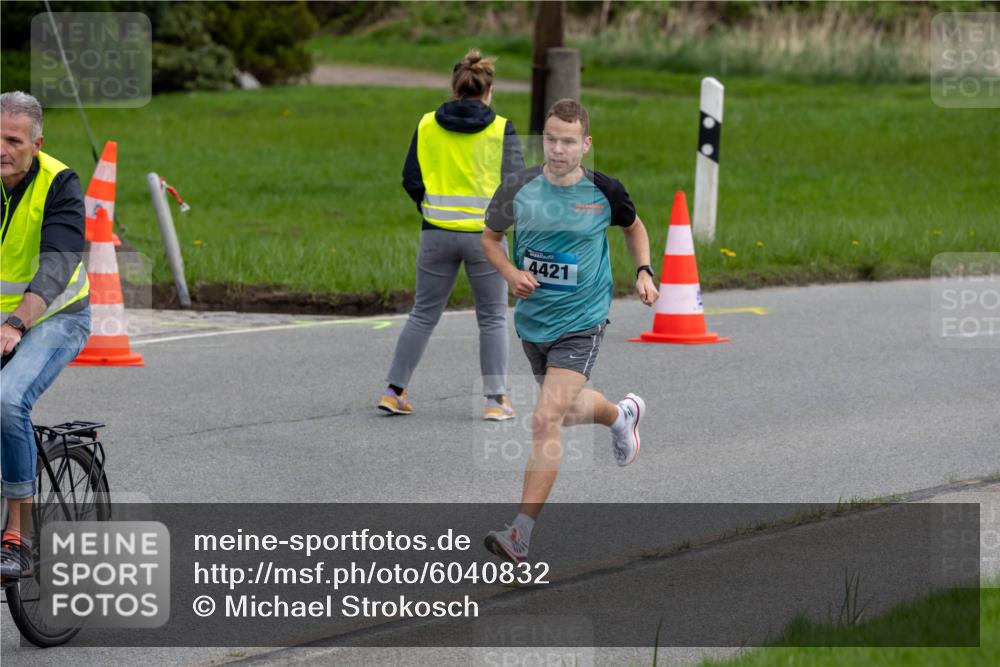 07.04.2024 - 43. Internationalen Wilhelmsburger Insellauf Michael Strokosch http://msf.ph/oto/6040832 07.04.2024 10:18:42 Laufen 4421 meine-sportfotos.de