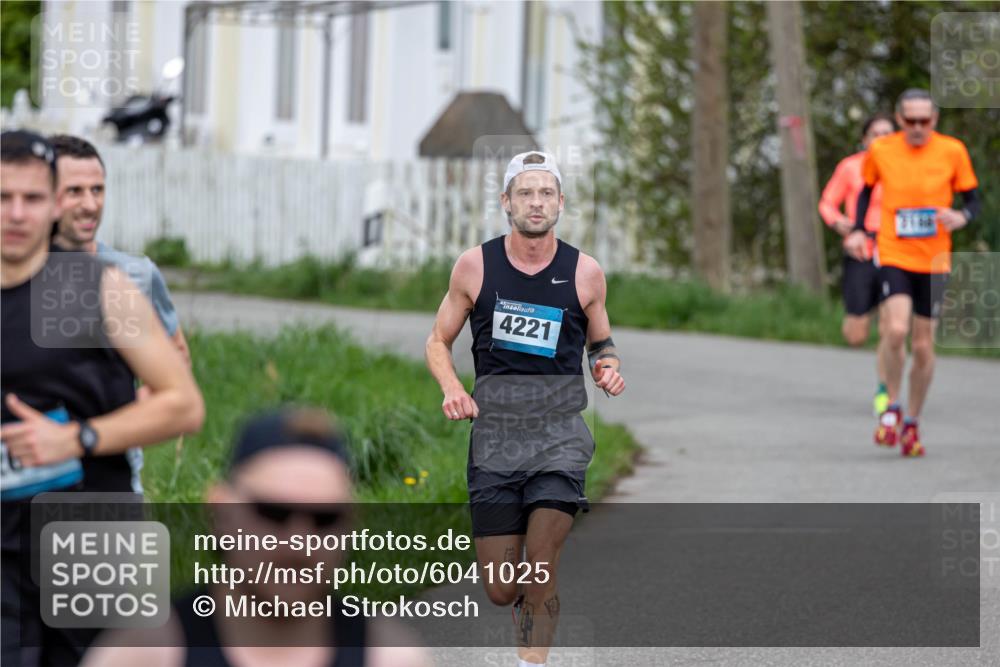07.04.2024 - 43. Internationalen Wilhelmsburger Insellauf Michael Strokosch http://msf.ph/oto/6041025 07.04.2024 10:20:46 Laufen 4221 meine-sportfotos.de