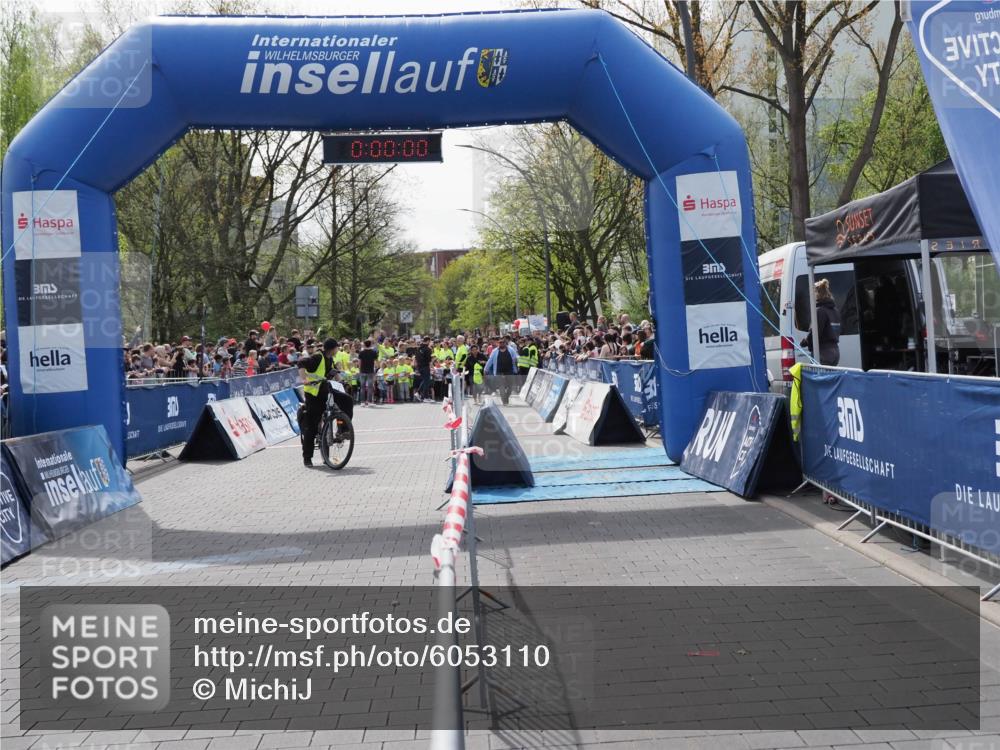 07.04.2024 - 43. Internationalen Wilhelmsburger Insellauf MichiJ http://msf.ph/oto/6053110 07.04.2024 13:03:48 Laufen 0, 00, 00, 3 meine-sportfotos.de