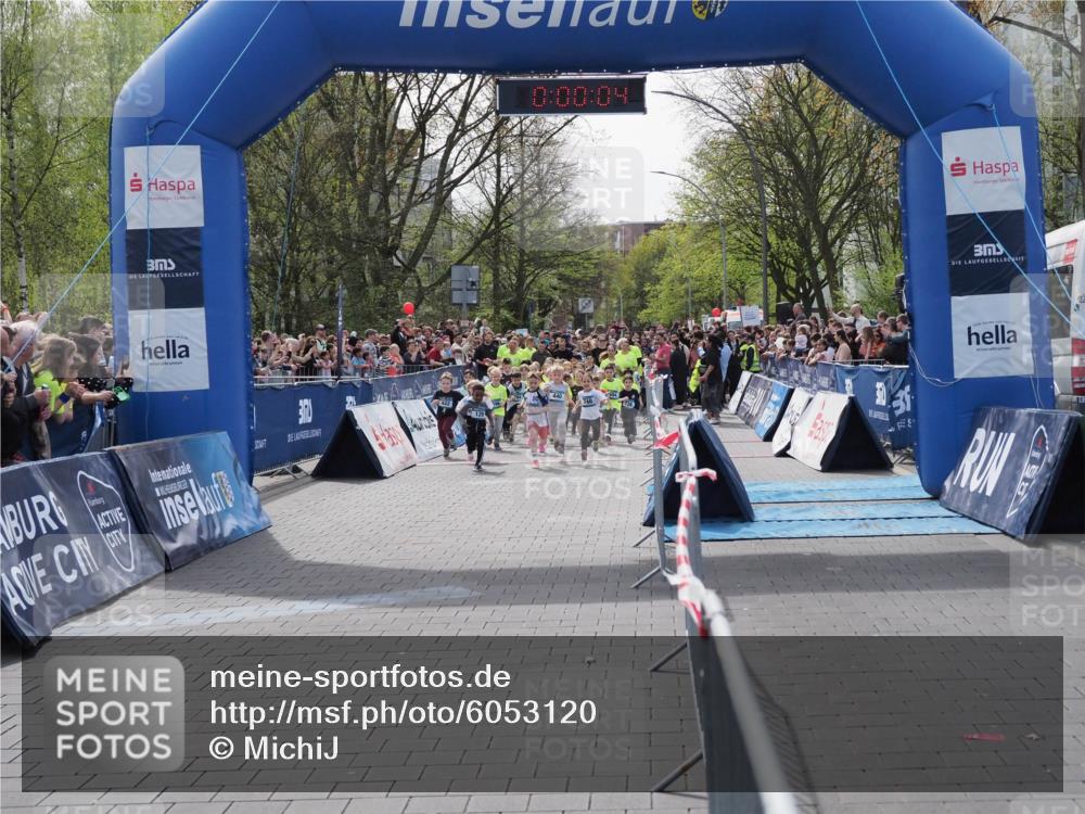 07.04.2024 - 43. Internationalen Wilhelmsburger Insellauf MichiJ http://msf.ph/oto/6053120 07.04.2024 13:04:28 Laufen 0, 00, 04, 129 meine-sportfotos.de