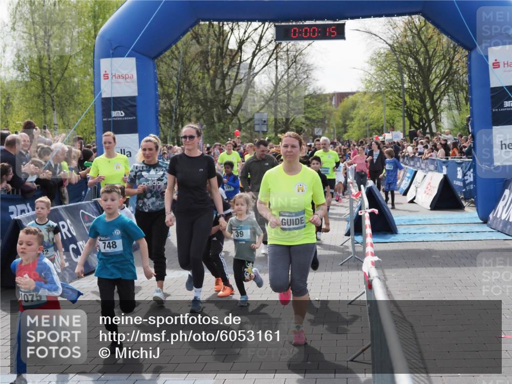 07.04.2024 - 43. Internationalen Wilhelmsburger Insellauf MichiJ http://msf.ph/oto/6053161 07.04.2024 13:04:39 Laufen 1075, 748, 399, 39, 0, 00, 15, 044 meine-sportfotos.de