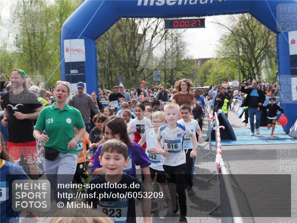 07.04.2024 - 43. Internationalen Wilhelmsburger Insellauf MichiJ http://msf.ph/oto/6053209 07.04.2024 13:04:51 Laufen 125, 20, 4, 923, 21, 642, 0, 00, 27, 916, 15, 0, 3107, 3108 meine-sportfotos.de
