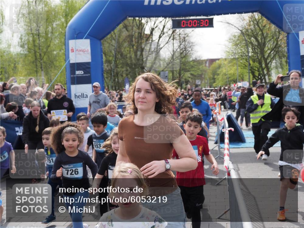 07.04.2024 - 43. Internationalen Wilhelmsburger Insellauf MichiJ http://msf.ph/oto/6053219 07.04.2024 13:04:54 Laufen 15, 751, 726, 693, 0, 00, 30, 3107, 3108 meine-sportfotos.de