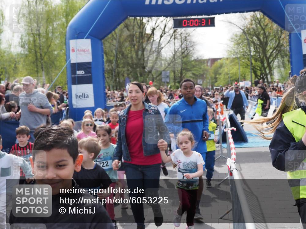 07.04.2024 - 43. Internationalen Wilhelmsburger Insellauf MichiJ http://msf.ph/oto/6053225 07.04.2024 13:04:55 Laufen 722, 0, 00, 3, 3107, 3108 meine-sportfotos.de