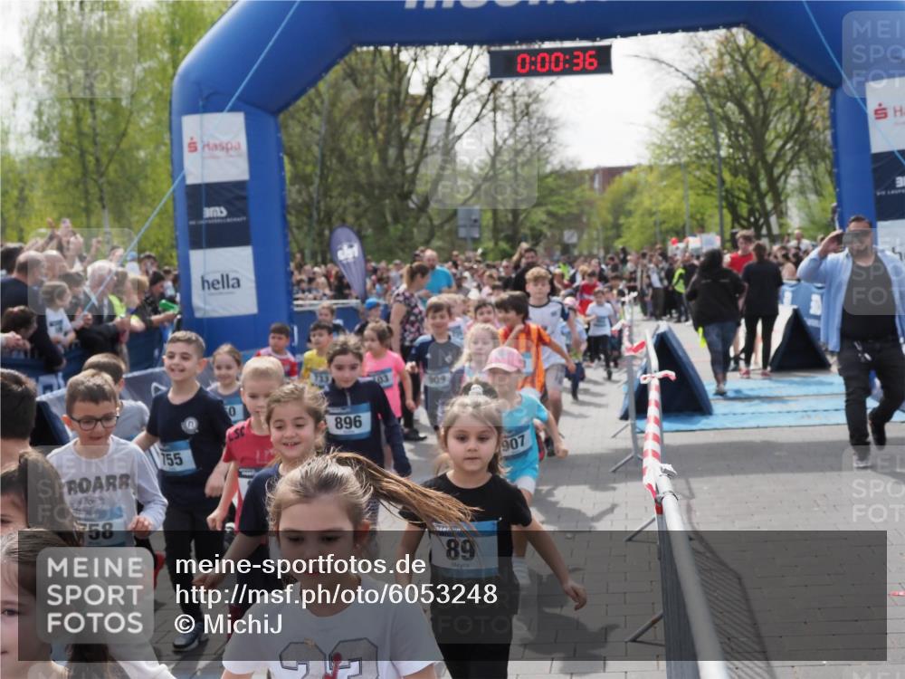 07.04.2024 - 43. Internationalen Wilhelmsburger Insellauf MichiJ http://msf.ph/oto/6053248 07.04.2024 13:05:01 Laufen 755, 58, 896, 03, 909, 89, 907, 0, 00, 36 meine-sportfotos.de
