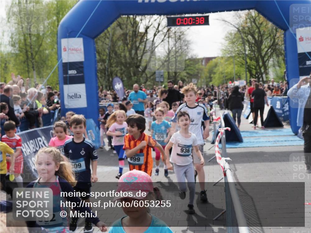 07.04.2024 - 43. Internationalen Wilhelmsburger Insellauf MichiJ http://msf.ph/oto/6053255 07.04.2024 13:05:02 Laufen 902, 09, 99, 908, 0, 00, 38, 936 meine-sportfotos.de