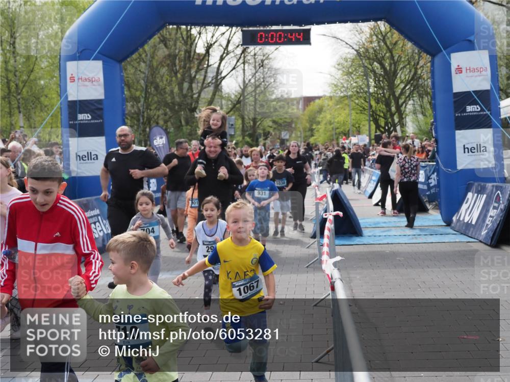 07.04.2024 - 43. Internationalen Wilhelmsburger Insellauf MichiJ http://msf.ph/oto/6053281 07.04.2024 13:05:08 Laufen 0, 00, 44, 01, 931, 1038, 704, 29, 710, 1067 meine-sportfotos.de