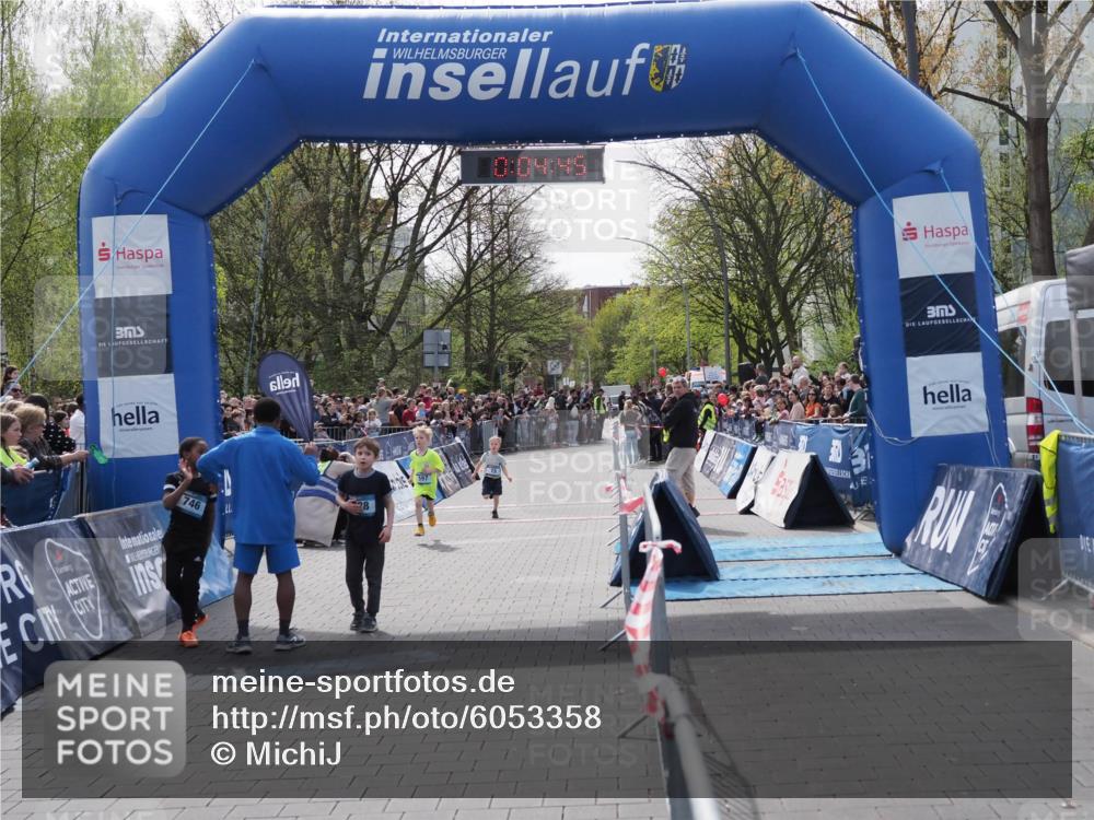 07.04.2024 - 43. Internationalen Wilhelmsburger Insellauf MichiJ http://msf.ph/oto/6053358 07.04.2024 13:09:09 Laufen 0, 04, 45, 746, 28, 597, 15, 597 meine-sportfotos.de