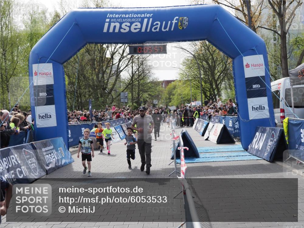 07.04.2024 - 43. Internationalen Wilhelmsburger Insellauf MichiJ http://msf.ph/oto/6053533 07.04.2024 13:10:22 Laufen 10, 05, 57, 3, 129, 179, 290, 305, 340, 447, 594, 599, 600, 655, 715, 730, 762, 768, 900, 903, 910, 914, 916, 918, 945 meine-sportfotos.de