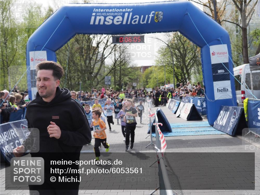 07.04.2024 - 43. Internationalen Wilhelmsburger Insellauf MichiJ http://msf.ph/oto/6053561 07.04.2024 13:10:29 Laufen 109, 0, 06, 05, 914, 447, 89, 129, 179, 336, 340, 433, 447, 655, 721, 732, 750, 751, 768, 900, 903, 910, 916, 918, 945, 947 meine-sportfotos.de