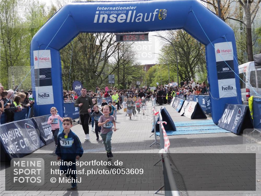 07.04.2024 - 43. Internationalen Wilhelmsburger Insellauf MichiJ http://msf.ph/oto/6053609 07.04.2024 13:10:40 Laufen 21, 751, 433, 947, 744, 26, 37, 304, 334, 367, 411, 433, 631, 692, 711, 720, 721, 732, 738, 744, 750, 894, 925, 947, 952, 956, 957, 1075 meine-sportfotos.de