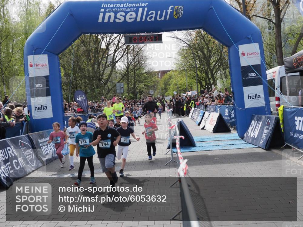 07.04.2024 - 43. Internationalen Wilhelmsburger Insellauf MichiJ http://msf.ph/oto/6053632 07.04.2024 13:10:45 Laufen 894, 631, 732, 26, 744, 26, 37, 81, 304, 329, 367, 411, 589, 598, 631, 692, 711, 720, 727, 728, 738, 759, 760, 894, 904, 909, 915, 925, 952, 957, 1075 meine-sportfotos.de