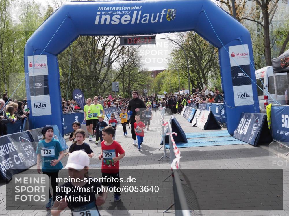 07.04.2024 - 43. Internationalen Wilhelmsburger Insellauf MichiJ http://msf.ph/oto/6053640 07.04.2024 13:10:47 Laufen 732, 720, 26, 952, 1075, 411, 81, 94, 304, 329, 367, 411, 589, 598, 692, 711, 720, 727, 728, 759, 760, 904, 905, 909, 915, 925, 957, 1075 meine-sportfotos.de
