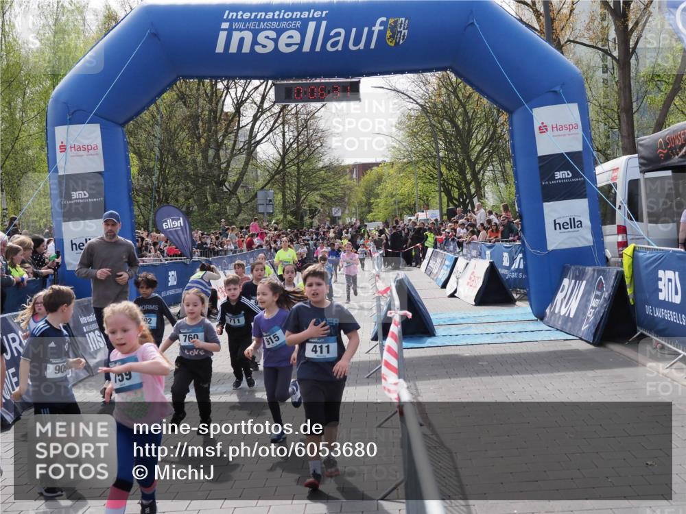 07.04.2024 - 43. Internationalen Wilhelmsburger Insellauf MichiJ http://msf.ph/oto/6053680 07.04.2024 13:10:55 Laufen 90, 759, 92, 760, 711, 915, 411, 81, 94, 168, 292, 310, 329, 375, 399, 414, 589, 598, 645, 718, 725, 728, 743, 752, 760, 899, 904, 905, 913, 1137 meine-sportfotos.de