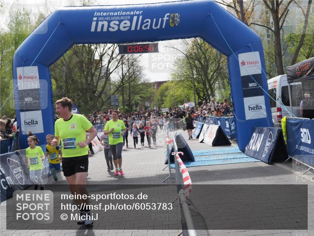 07.04.2024 - 43. Internationalen Wilhelmsburger Insellauf MichiJ http://msf.ph/oto/6053783 07.04.2024 13:11:20 Laufen 0, 06, 56, 593, 1067, 112, 99, 154, 158, 327, 337, 338, 339, 342, 445, 592, 674, 706, 729, 756, 758, 761, 763, 766, 895, 896, 902, 907, 939, 955, 1067, 1073, 1120, 1121, 2210 meine-sportfotos.de