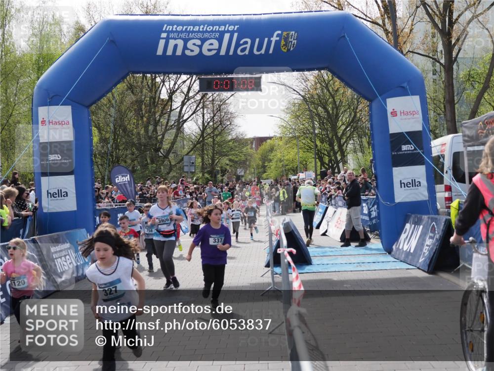07.04.2024 - 43. Internationalen Wilhelmsburger Insellauf MichiJ http://msf.ph/oto/6053837 07.04.2024 13:11:32 Laufen 120, 758, 3906, 327, 337, 671, 68, 76, 295, 337, 342, 412, 445, 603, 654, 664, 671, 708, 712, 713, 742, 754, 758, 893, 920, 922, 923, 931, 939, 953, 959, 2210 meine-sportfotos.de