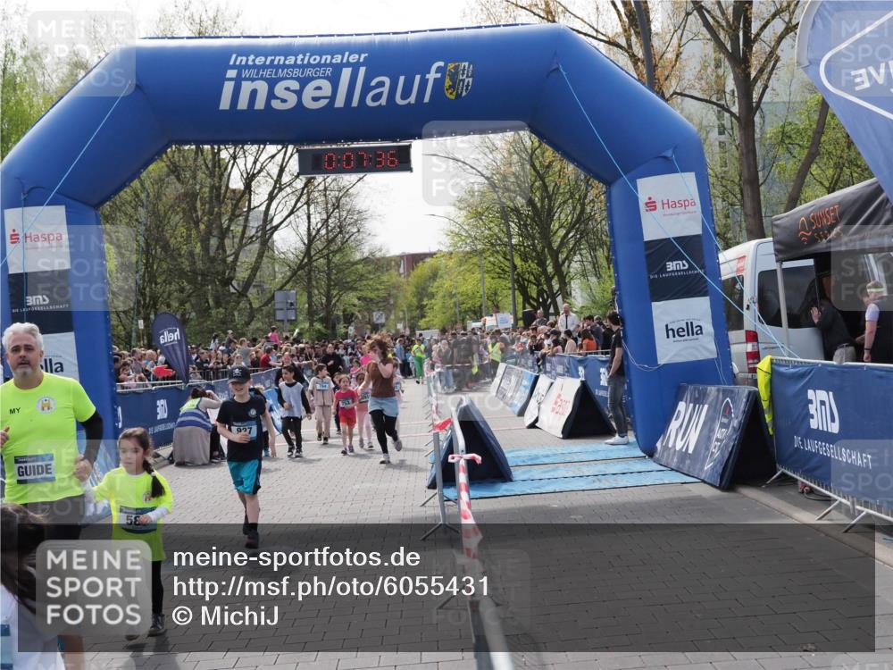 07.04.2024 - 43. Internationalen Wilhelmsburger Insellauf MichiJ http://msf.ph/oto/6055431 07.04.2024 13:12:00 Laufen 580, 927, 0, 07, 38, 91, 103, 145, 228, 312, 316, 390, 719, 723, 724, 726, 753, 764, 906, 926, 927, 933, 1113 meine-sportfotos.de