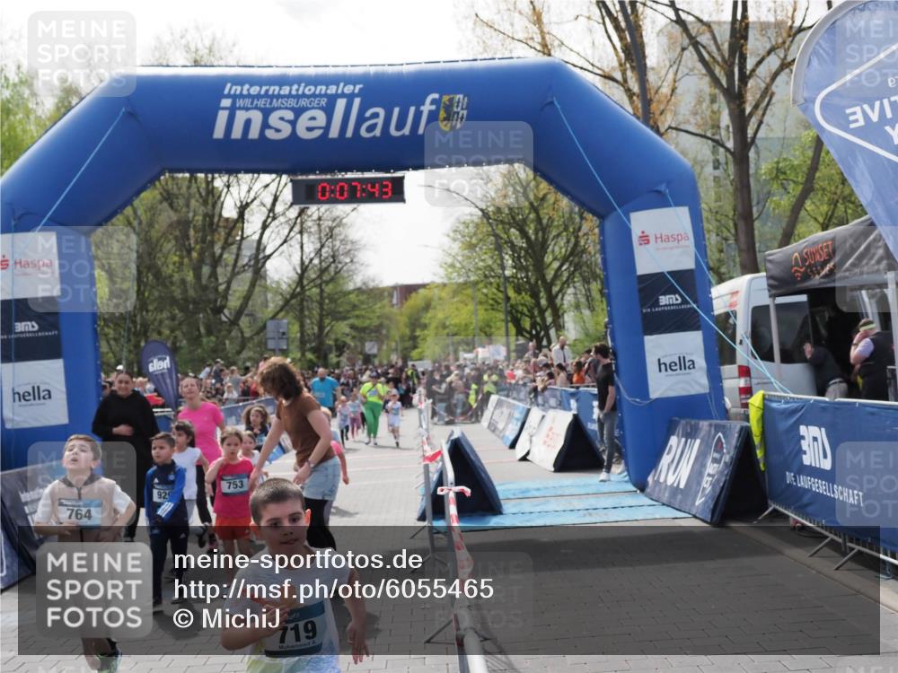 07.04.2024 - 43. Internationalen Wilhelmsburger Insellauf MichiJ http://msf.ph/oto/6055465 07.04.2024 13:12:07 Laufen 0, 07, 43, 764, 920, 753, 719, 3, 298, 300, 625, 675, 705, 723, 724, 726, 731, 741, 749, 906, 1113 meine-sportfotos.de