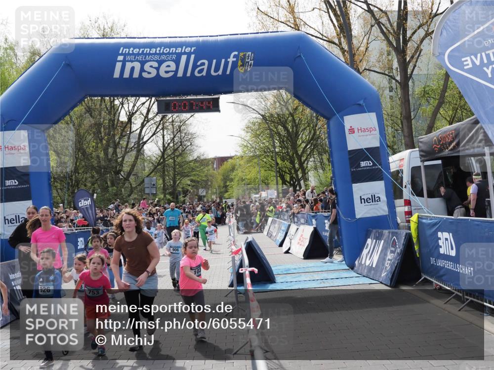 07.04.2024 - 43. Internationalen Wilhelmsburger Insellauf MichiJ http://msf.ph/oto/6055471 07.04.2024 13:12:08 Laufen 926, 753, 414, 906, 3, 298, 300, 625, 675, 705, 723, 724, 726, 731, 741, 749, 906 meine-sportfotos.de