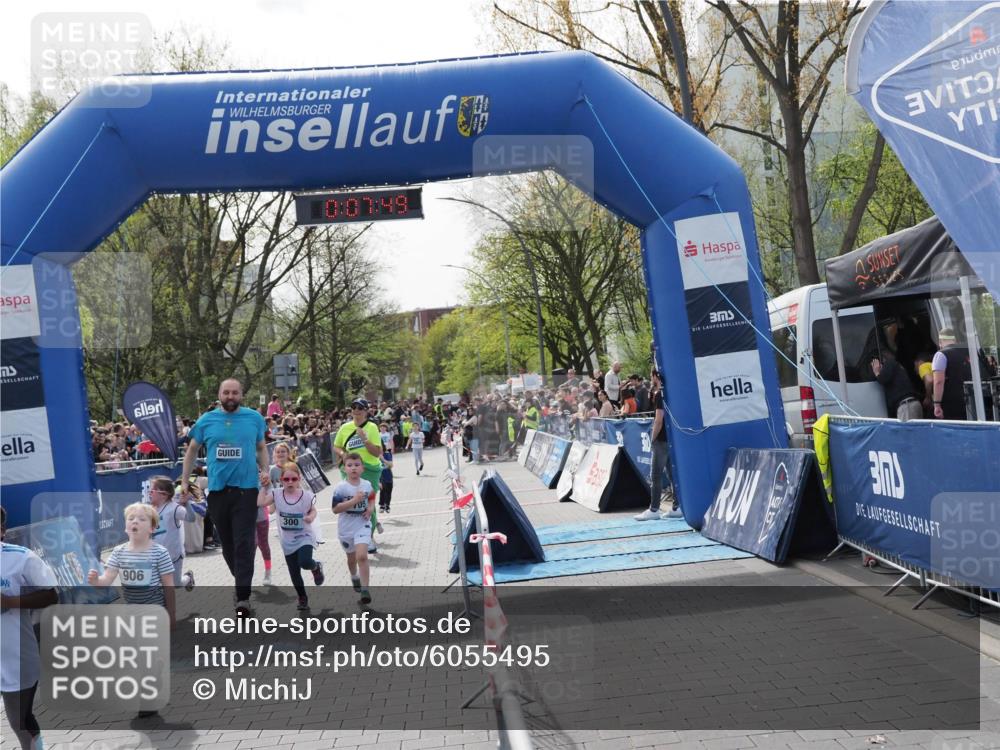 07.04.2024 - 43. Internationalen Wilhelmsburger Insellauf MichiJ http://msf.ph/oto/6055495 07.04.2024 13:12:13 Laufen 906, 0, 07, 49, 300, 298, 300, 301, 625, 675, 705, 731, 741, 749, 936, 938 meine-sportfotos.de