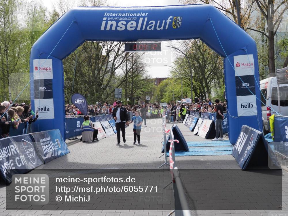 07.04.2024 - 43. Internationalen Wilhelmsburger Insellauf MichiJ http://msf.ph/oto/6055771 07.04.2024 13:13:36 Laufen 0, 09, 12, 921, 921 meine-sportfotos.de