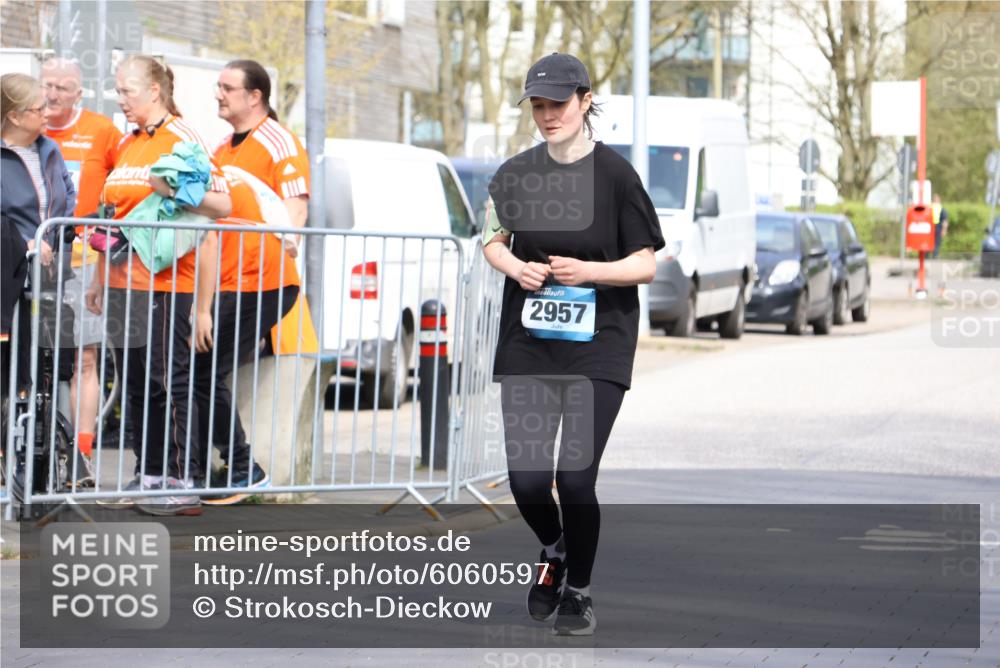 07.04.2024 - 43. Internationalen Wilhelmsburger Insellauf Strokosch-Dieckow http://msf.ph/oto/6060597 07.04.2024 12:57:16 Ziel 4397 meine-sportfotos.de