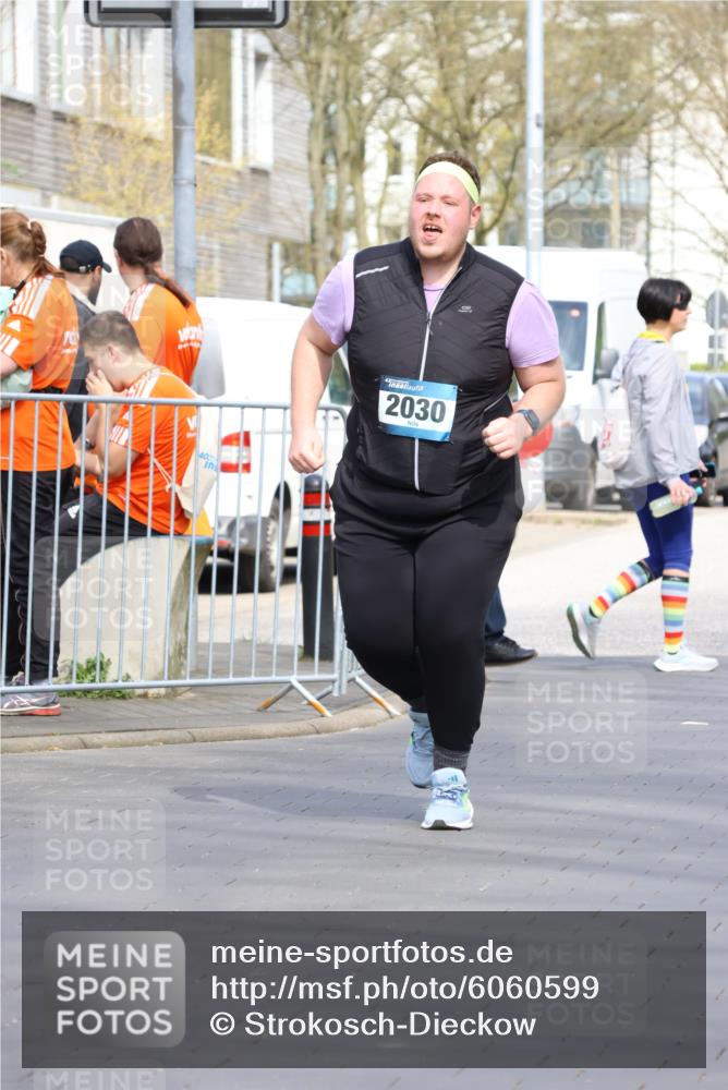 07.04.2024 - 43. Internationalen Wilhelmsburger Insellauf Strokosch-Dieckow http://msf.ph/oto/6060599 07.04.2024 12:58:01 Ziel  meine-sportfotos.de