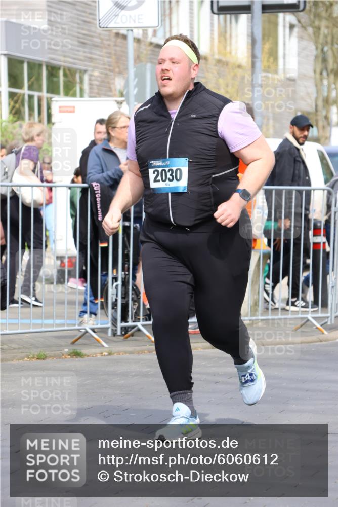 07.04.2024 - 43. Internationalen Wilhelmsburger Insellauf Strokosch-Dieckow http://msf.ph/oto/6060612 07.04.2024 12:58:02 Ziel  meine-sportfotos.de