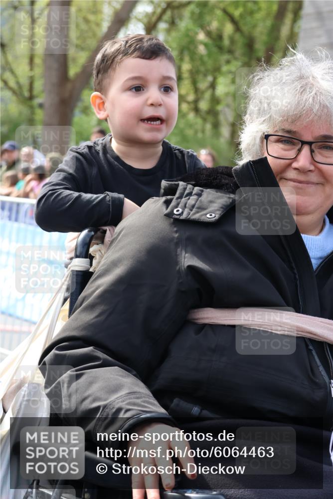 07.04.2024 - 43. Internationalen Wilhelmsburger Insellauf Strokosch-Dieckow http://msf.ph/oto/6064463 07.04.2024 13:14:21 Ziel  meine-sportfotos.de