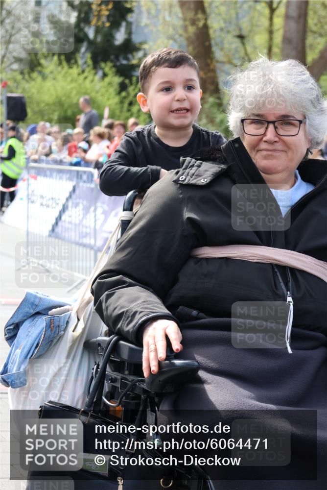 07.04.2024 - 43. Internationalen Wilhelmsburger Insellauf Strokosch-Dieckow http://msf.ph/oto/6064471 07.04.2024 13:14:20 Ziel  meine-sportfotos.de