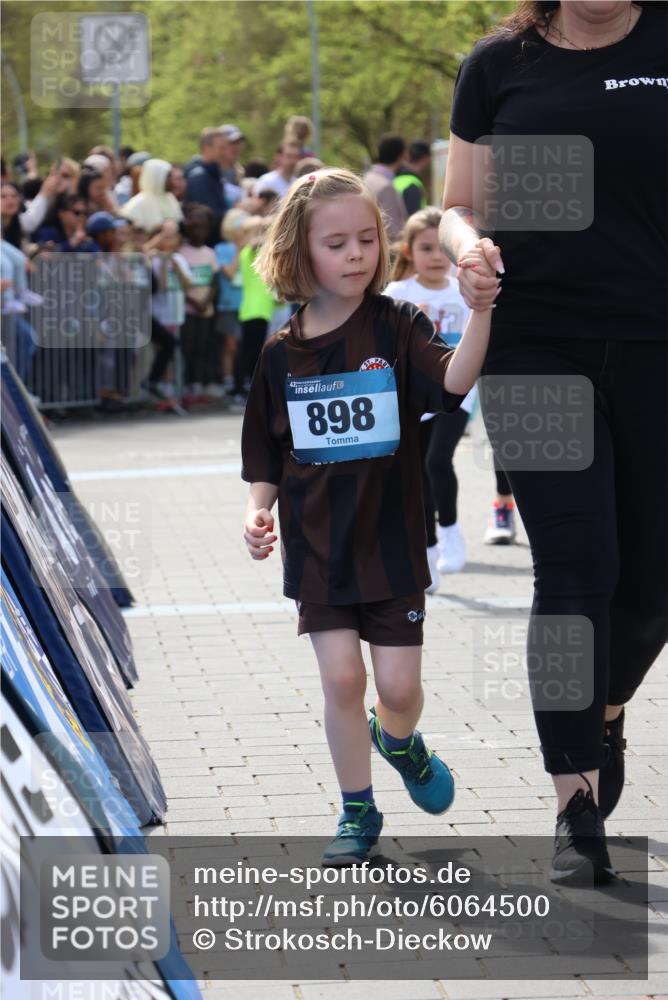 07.04.2024 - 43. Internationalen Wilhelmsburger Insellauf Strokosch-Dieckow http://msf.ph/oto/6064500 07.04.2024 13:12:39 Ziel 17, 53, 92, 127, 700, 767, 898, 901, 908, 911, 912, 1076, 1125 meine-sportfotos.de