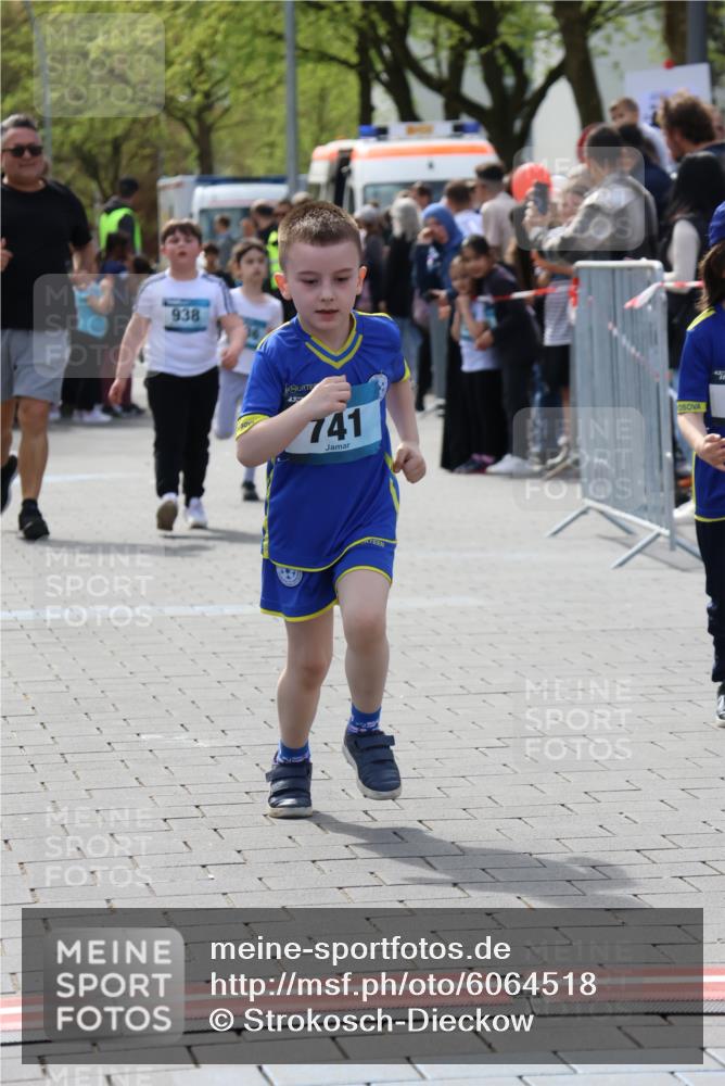 07.04.2024 - 43. Internationalen Wilhelmsburger Insellauf Strokosch-Dieckow http://msf.ph/oto/6064518 07.04.2024 13:12:10 Ziel 298, 300, 301, 625, 675, 705, 724, 731, 741, 749, 936, 938 meine-sportfotos.de