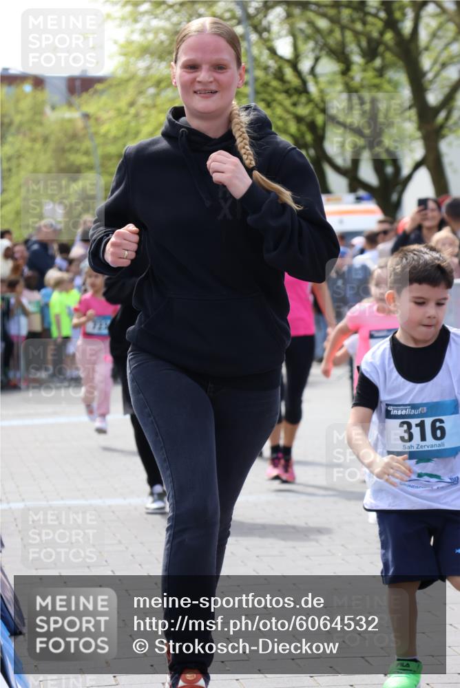 07.04.2024 - 43. Internationalen Wilhelmsburger Insellauf Strokosch-Dieckow http://msf.ph/oto/6064532 07.04.2024 13:11:59 Ziel 91, 103, 145, 228, 298, 300, 312, 316, 390, 625, 675, 705, 719, 723, 724, 726, 731, 741, 749, 753, 764, 906, 926, 927, 933, 1113 meine-sportfotos.de