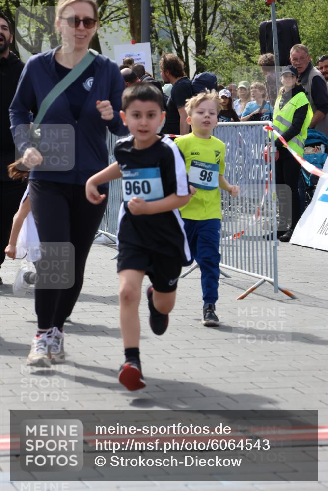 07.04.2024 - 43. Internationalen Wilhelmsburger Insellauf Strokosch-Dieckow http://msf.ph/oto/6064543 07.04.2024 13:11:45 Ziel 91, 98, 145, 228, 296, 312, 326, 390, 588, 693, 701, 704, 733, 753, 764, 923, 927, 930, 933, 935, 960, 1114, 1128 meine-sportfotos.de