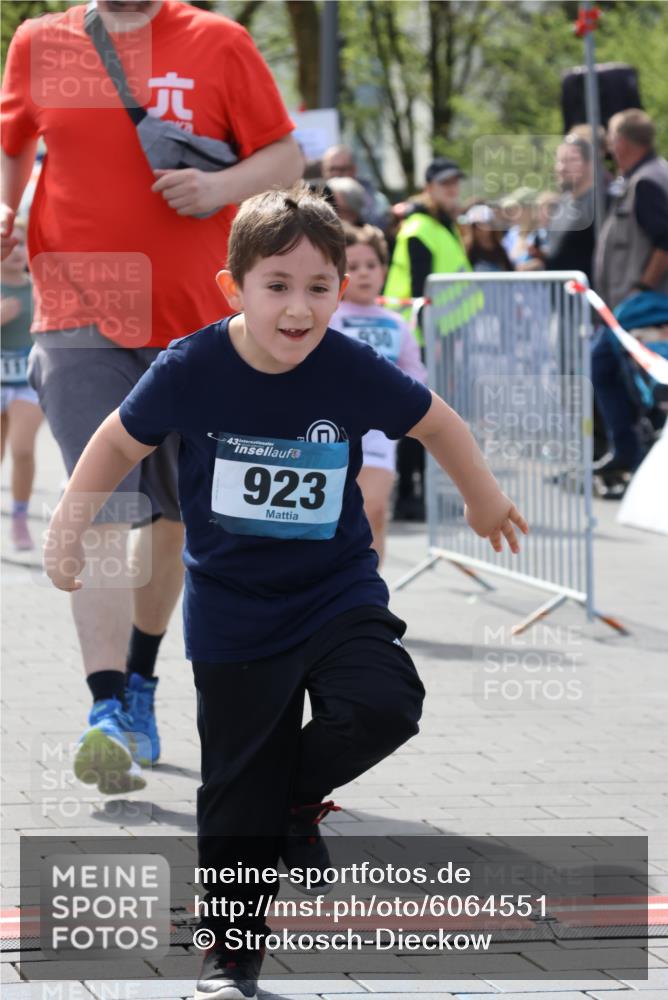 07.04.2024 - 43. Internationalen Wilhelmsburger Insellauf Strokosch-Dieckow http://msf.ph/oto/6064551 07.04.2024 13:11:39 Ziel 98, 296, 326, 588, 603, 654, 693, 701, 704, 708, 712, 733, 893, 923, 930, 935, 953, 959, 960, 1114, 1128 meine-sportfotos.de