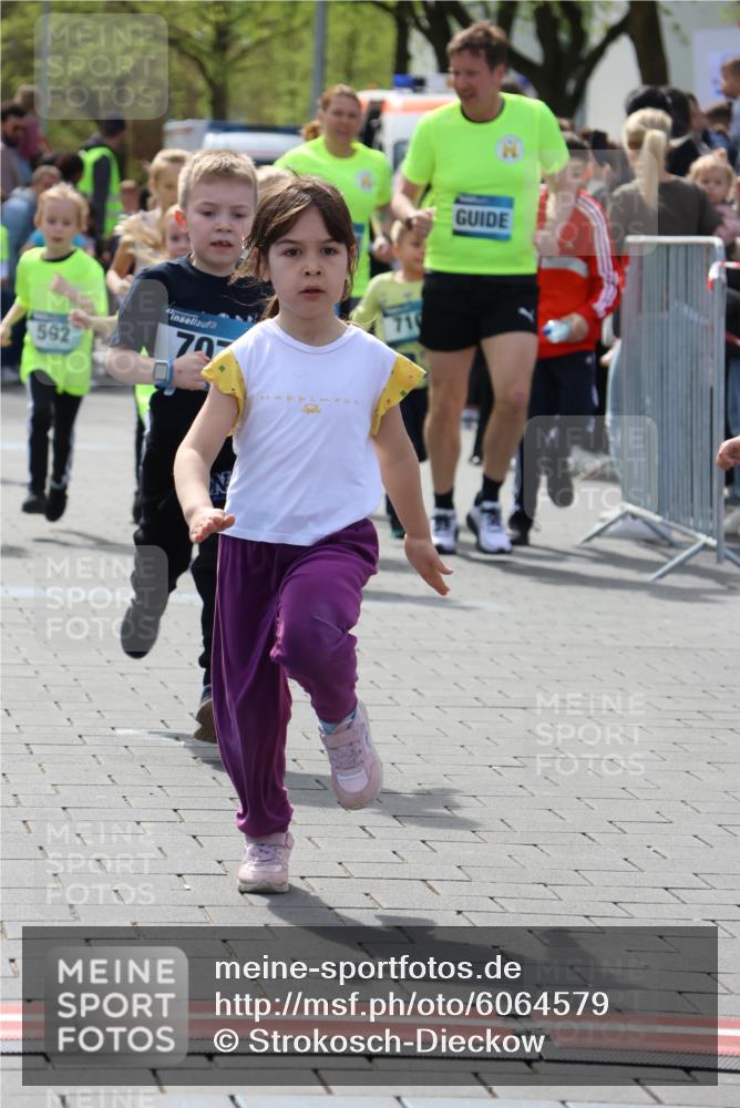 07.04.2024 - 43. Internationalen Wilhelmsburger Insellauf Strokosch-Dieckow http://msf.ph/oto/6064579 07.04.2024 13:11:10 Ziel 39, 90, 99, 154, 158, 169, 180, 313, 338, 339, 365, 591, 592, 593, 674, 707, 710, 716, 717, 729, 761, 766, 895, 896, 902, 907, 924, 944, 955, 1067, 1073, 1121, 2396, 181 meine-sportfotos.de