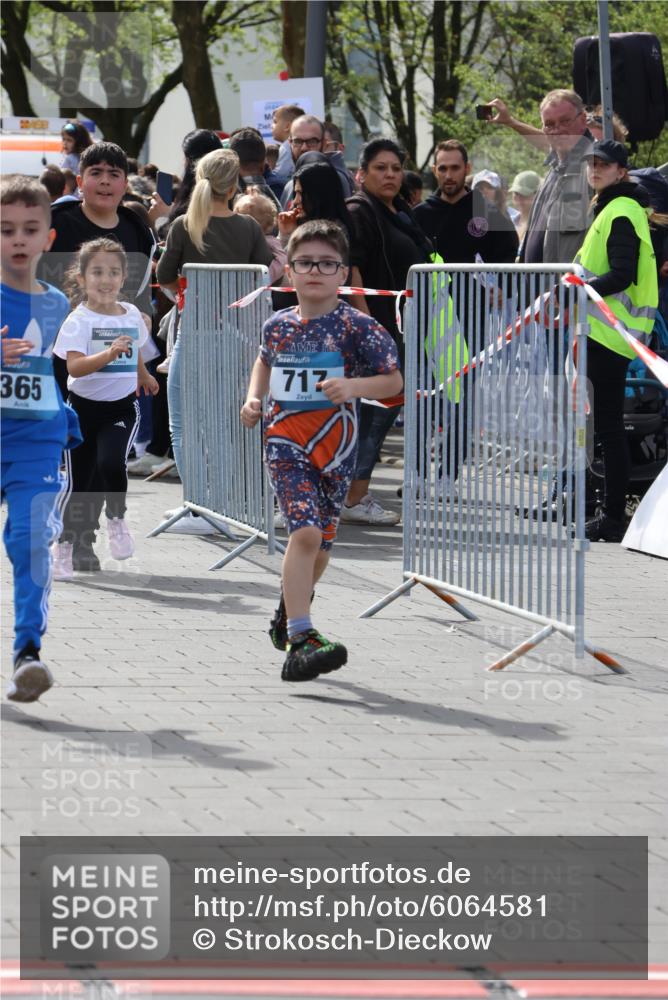 07.04.2024 - 43. Internationalen Wilhelmsburger Insellauf Strokosch-Dieckow http://msf.ph/oto/6064581 07.04.2024 13:11:08 Ziel 39, 90, 99, 154, 158, 169, 180, 313, 338, 339, 365, 591, 592, 593, 674, 707, 710, 716, 717, 718, 729, 743, 752, 895, 902, 907, 924, 944, 955, 1067, 1121, 1130, 1137, 2396 meine-sportfotos.de